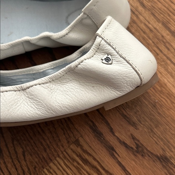 Minnetonka women’s Cream ballet slippers - Picture 3 of 5